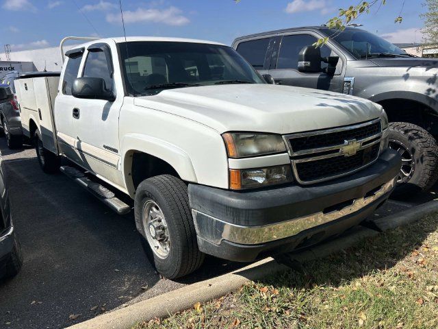 Used 2007 Chevrolet Silverado 2500 LT w/ Skid Plate Package AWD/4WD image 3