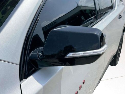 Used 2021 Chevrolet Traverse Premier w/ Redline Edition FWD image 13