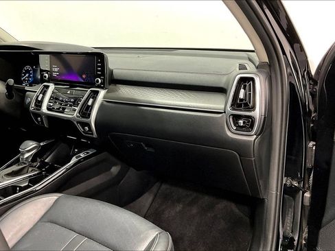 Used 2023 Kia Sorento SX image 19