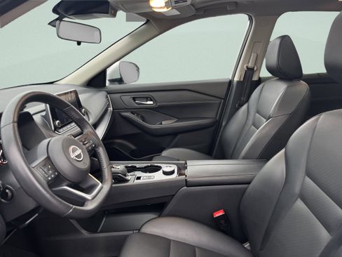 Used 2024 Nissan Rogue SV w/ SV Premium Package image 14