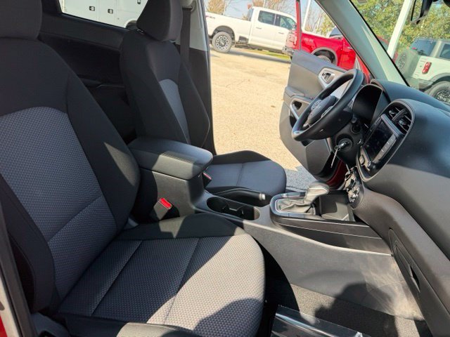 Used 2024 Kia Soul LX w/ Option Group 015 FWD image 32
