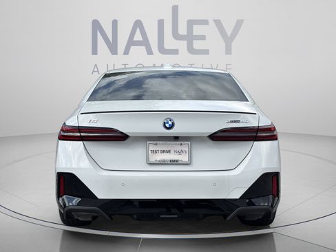 Used 2026 BMW i5 eDrive40 w/ M Sport Package AWD/4WD image 3