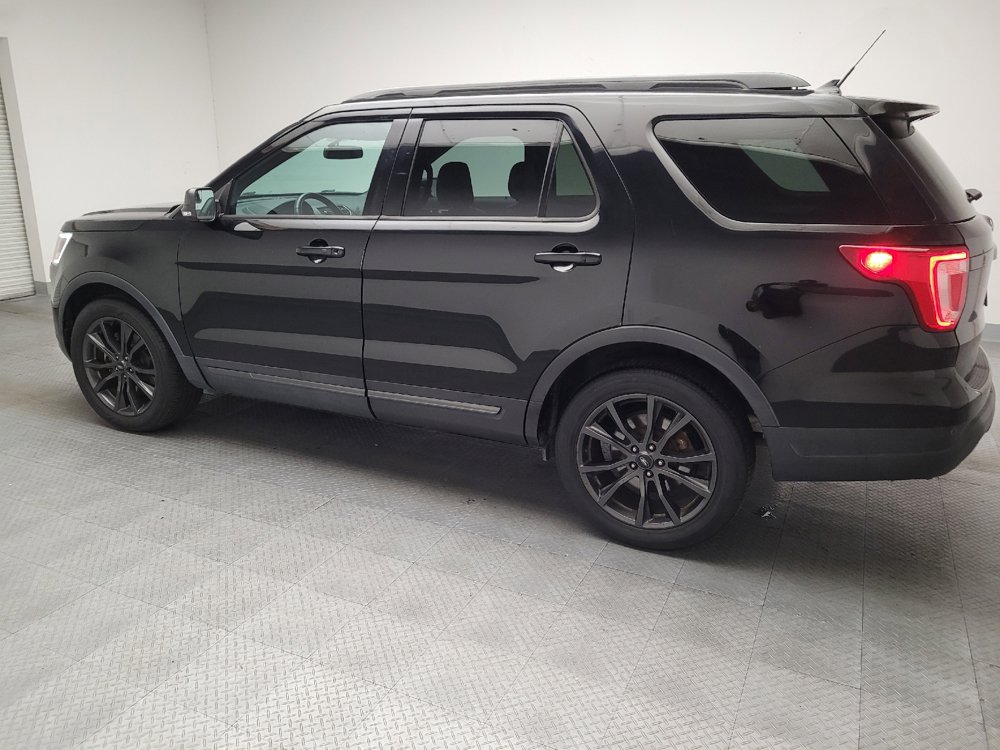 Used 2018 Ford Explorer XLT w/ Equipment Group 202A FWD image 3