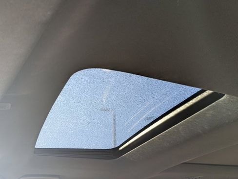 Used 2017 Ford Explorer XLT w/ Equipment Group 202A image 22