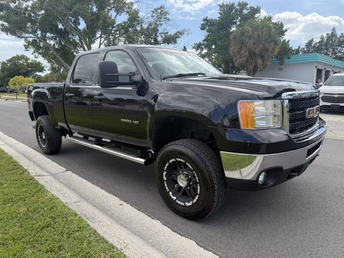 Used 2011 GMC Sierra 2500 SLE w/ SLE Preferred Package image 2