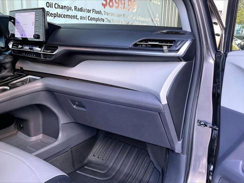 Used 2021 Toyota Sienna LE image 23