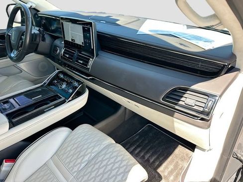 Used 2023 Lincoln Navigator Black Label image 31