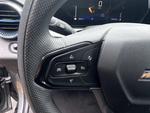 Used 2025 Chevrolet Trax LT FWD image 23