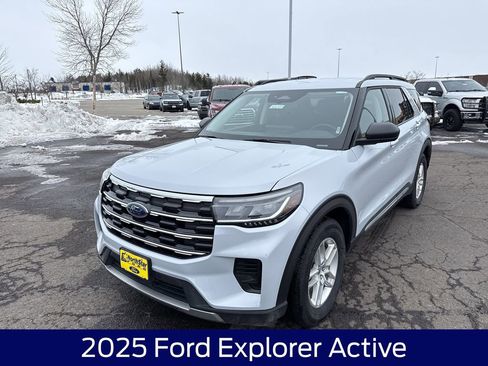 Used 2025 Ford Explorer Active image 3