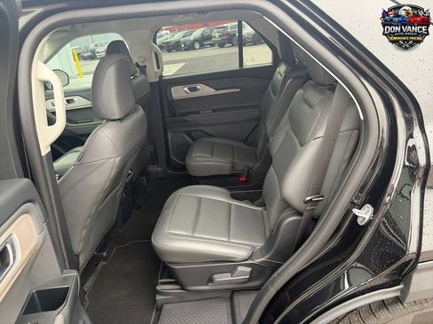Used 2025 Ford Explorer Active w/ Active Comfort Package RWD image 24