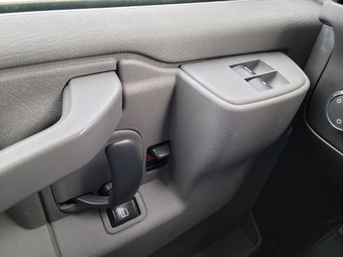 Used 2016 GMC Savana 2500 LS image 10