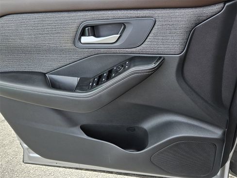 Used 2021 Nissan Rogue SV image 27