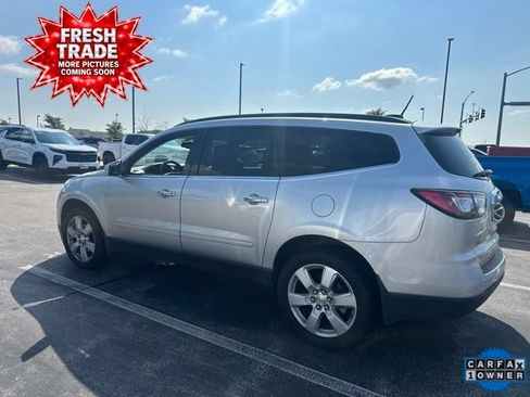 Used 2017 Chevrolet Traverse LT w/ Style and Technology Package FWD image 5
