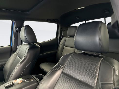 Used 2020 Toyota Tacoma TRD Off-Road w/ TRD Premium Off Road Package image 10