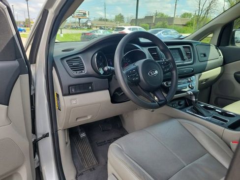 Used 2020 Kia Sedona L image 21