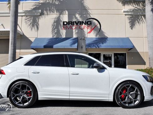 Used 2025 Audi RS Q8 performance image 11