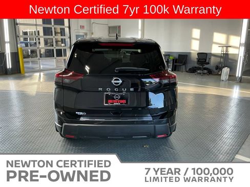 Used 2025 Nissan Rogue SV FWD image 5