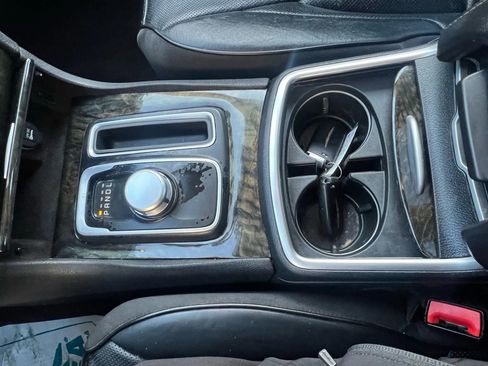Used 2017 Chrysler 300 C image 16