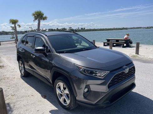 Used 2021 Toyota RAV4 XLE Premium AWD/4WD image 33