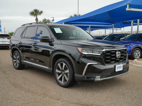 Used 2025 Honda Pilot Touring image 3