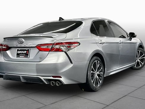 Used 2018 Toyota Camry SE FWD image 12