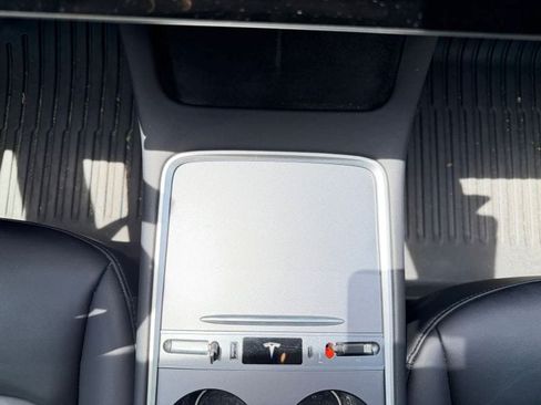 Used 2023 Tesla Model Y 2WD image 22