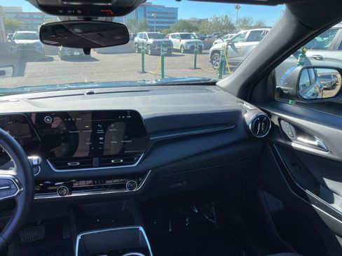 Used 2025 Chevrolet Equinox LT image 34