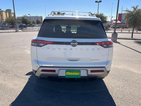 Used 2023 Nissan Pathfinder Platinum image 7