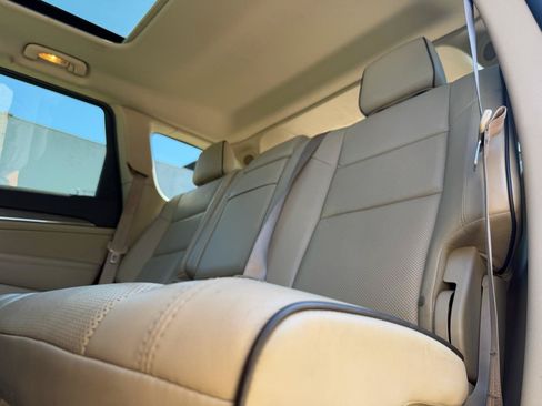 Used 2014 Jeep Grand Cherokee Overland AWD/4WD image 9