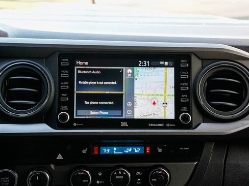 Used 2022 Toyota Tacoma TRD Sport image 12