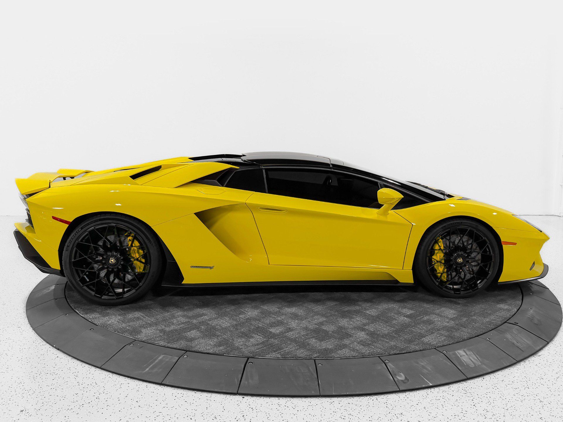 Used 2018 Lamborghini Aventador S AWD/4WD image 10