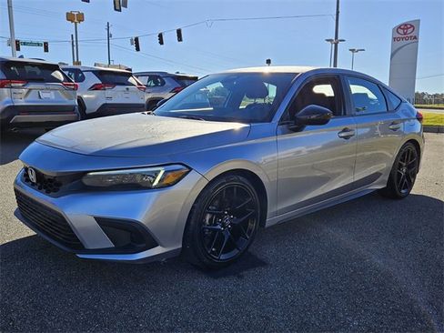 Used 2023 Honda Civic Sport image 3
