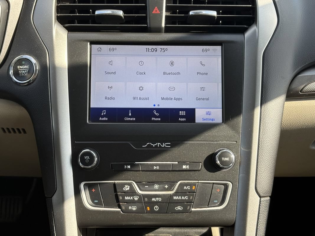 Used 2020 Ford Fusion SE FWD image 18