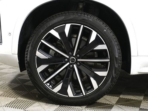 Used 2025 Volvo XC90 B5 Plus w/ Protection Package Premier image 12