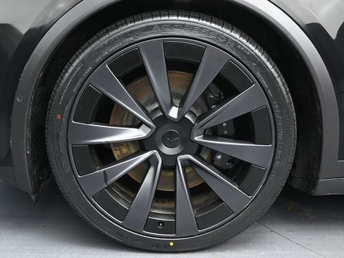 Used 2022 Tesla Model X Plaid image 9