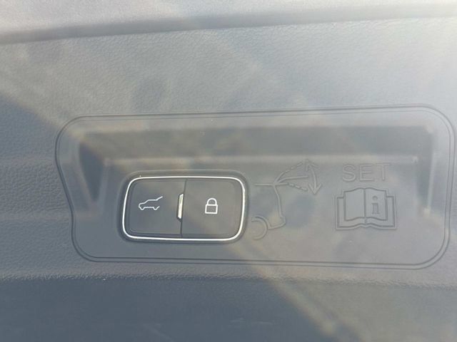 Used 2023 Ford Explorer Limited w/ Equipment Group 301A AWD/4WD image 14