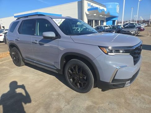 New 2025 Honda Pilot Touring image 7