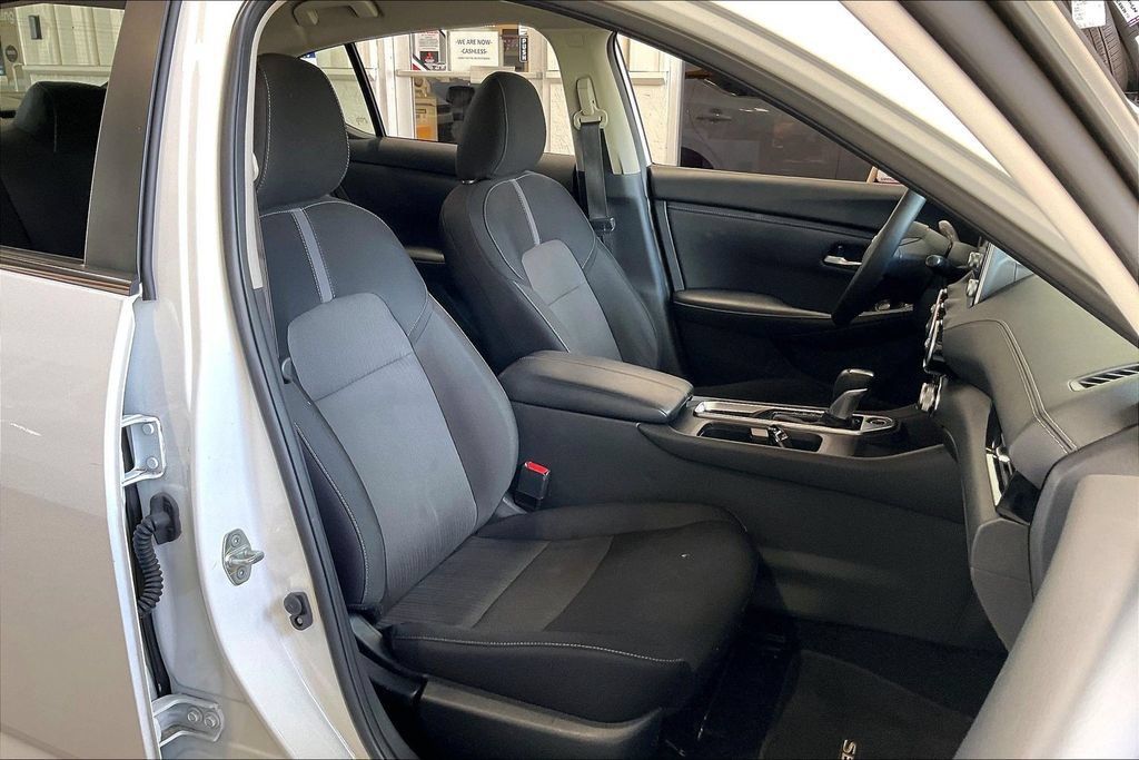 Used 2025 Nissan Sentra SV FWD image 21