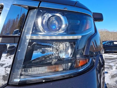 Used 2017 Chevrolet Suburban LT w/ Luxury Package image 12