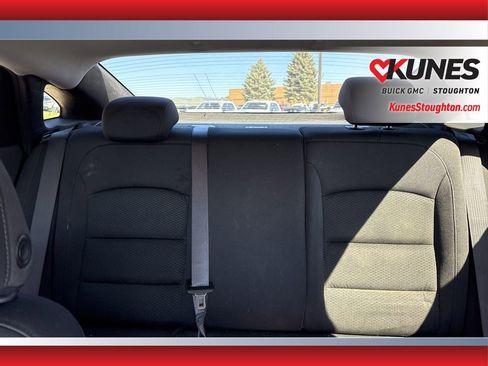 Used 2022 Chevrolet Malibu RS image 34