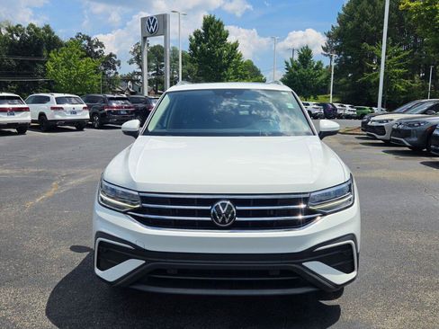 Certified 2022 Volkswagen Tiguan SE w/ Panoramic Sunroof Package FWD image 8