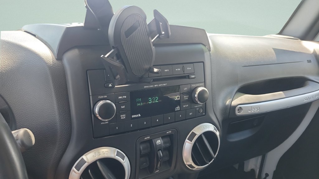 Used 2015 Jeep Wrangler Unlimited Sahara AWD/4WD image 17