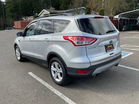 Used 2016 Ford Escape SE w/ Equipment Group 201A AWD/4WD image 3