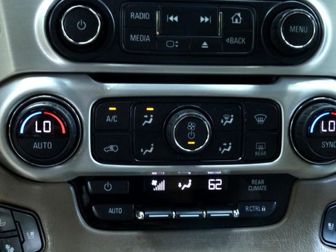 Used 2017 GMC Yukon SLT image 10