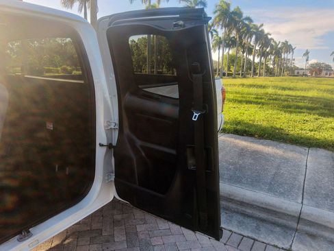 Used 2019 Toyota Tacoma SR RWD image 23