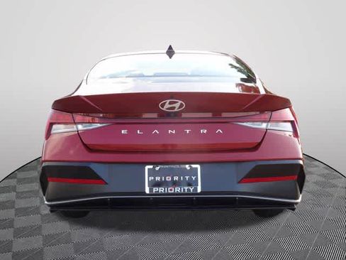 Used 2024 Hyundai Elantra SEL w/ Convenience Package FWD image 3