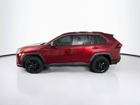 Used 2021 Toyota RAV4 LE FWD image 4