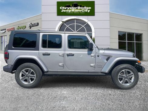 Used 2021 Jeep Wrangler Unlimited Sahara AWD/4WD image 5