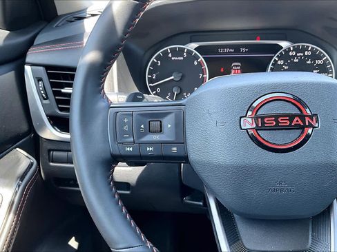 Used 2025 Nissan Rogue SV AWD/4WD image 21