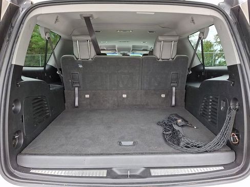 Used 2019 Chevrolet Suburban LT RWD image 28